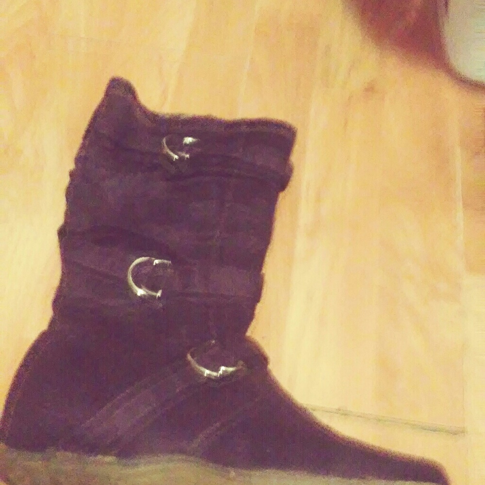 Boots - Picture 3 of 8